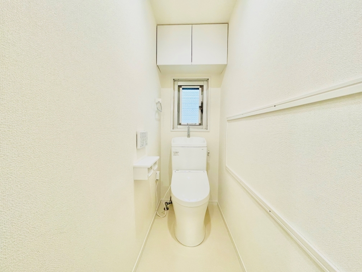 ホワイトを基調とした清潔感のあるお手洗いへと生まれ変わりました。